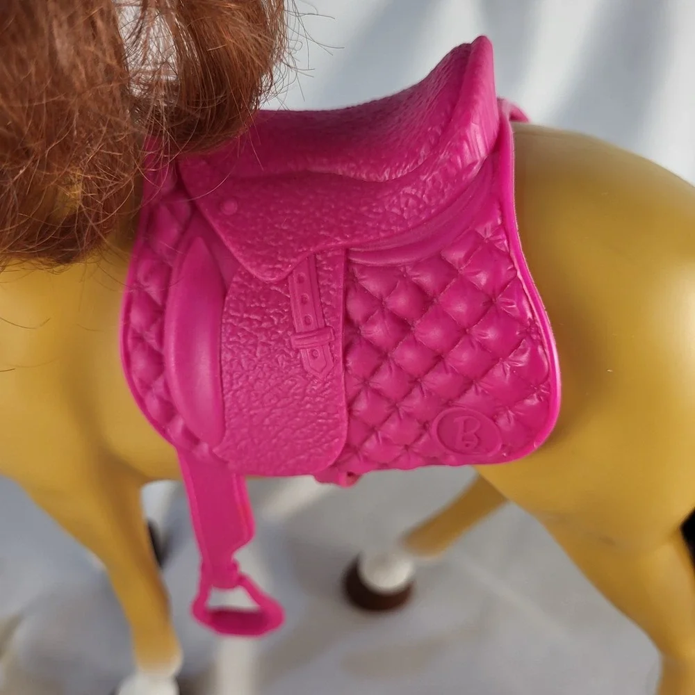2018 Mattel BARBIE Horse from Hugs 'N' Horses With Hot Pink Saddle and Corral